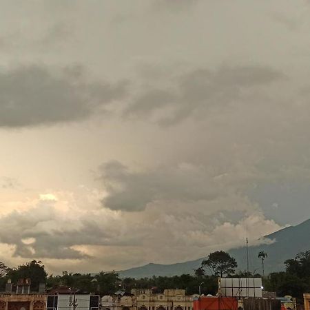 Aur Kuning Hostel Syariah Bukittinggi Esterno foto